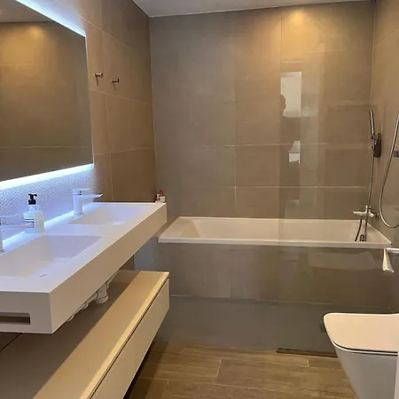 شقة The Riverview خيرونا